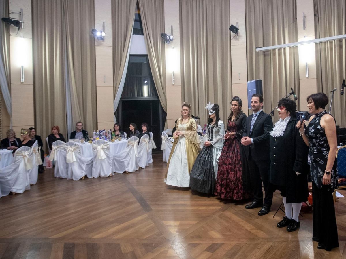 Karneváli hangulat a pedagógusbálon