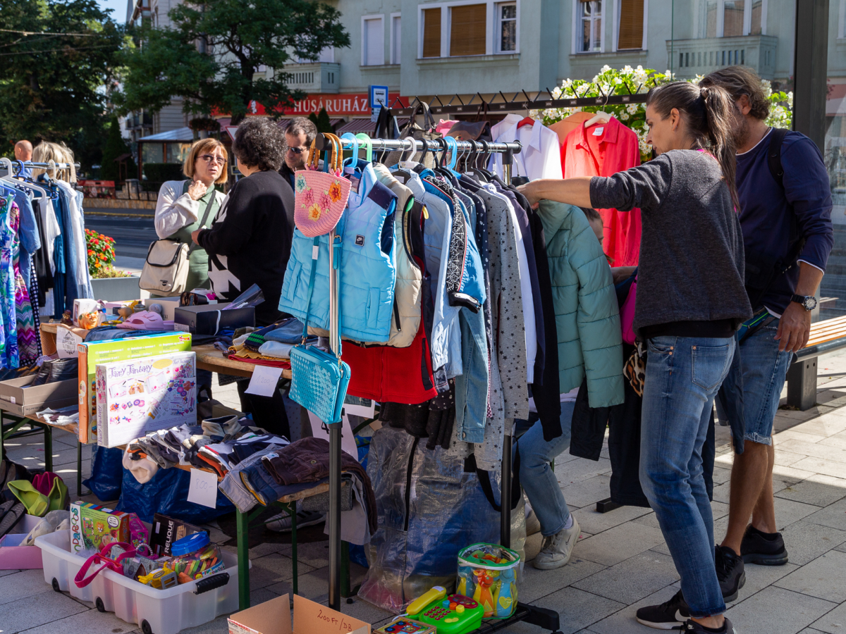Garage sale in front of the municipality