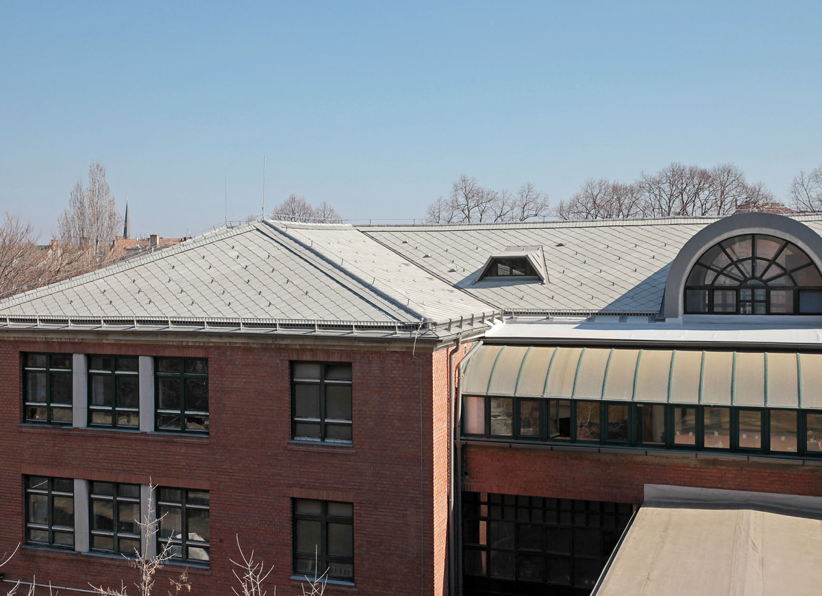 Elkészült az új tető a Németvölgyi iskolában